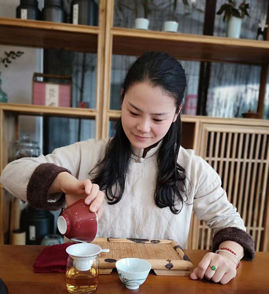 江苏南通崇川区星湖工作室朱琳